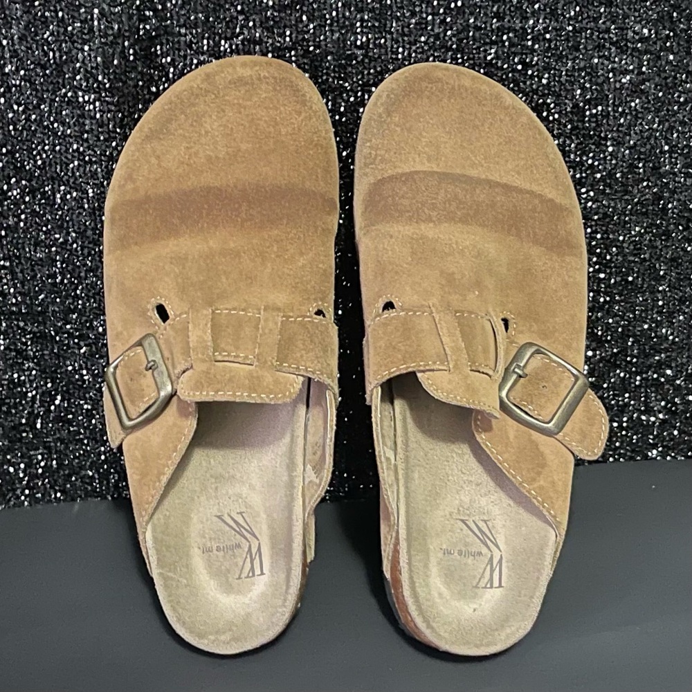 White Moutain Size 6 Tan Buckle Clog Mules